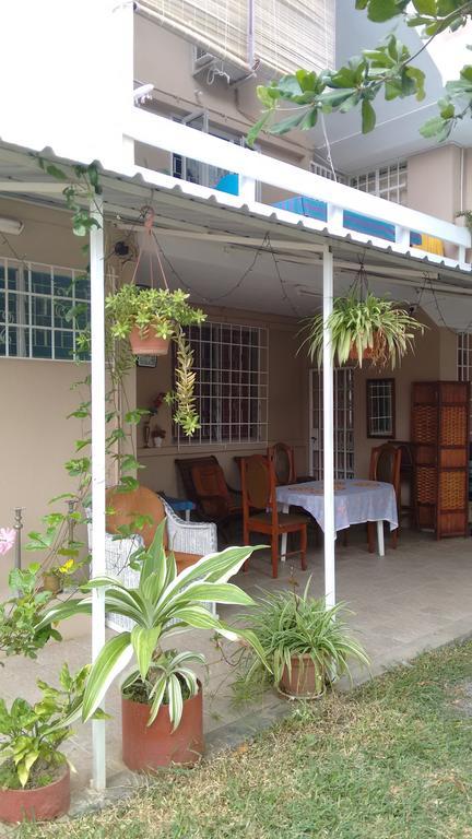 Lotus Apartments Pereybere Beach Eksteriør bilde